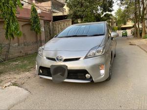 Toyota Prius S Touring Selection 1.8 2014 for Sale in Lahore