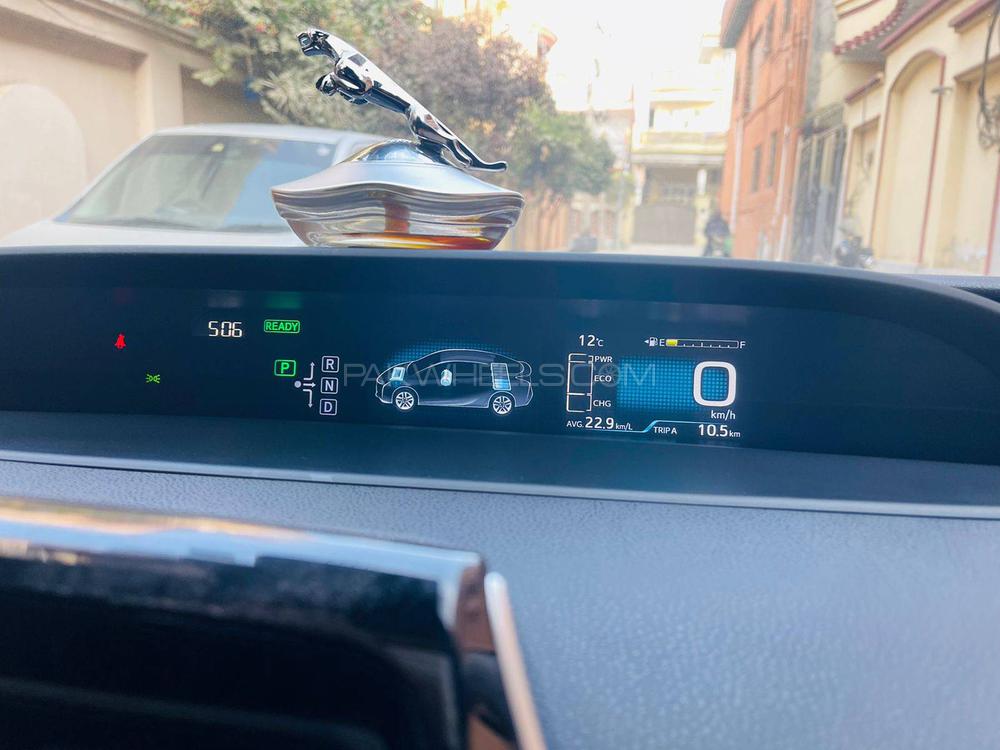 Toyota Prius 2016 for Sale in Sialkot Toyota Prius 2016 for Sale in Sialkot Image-10