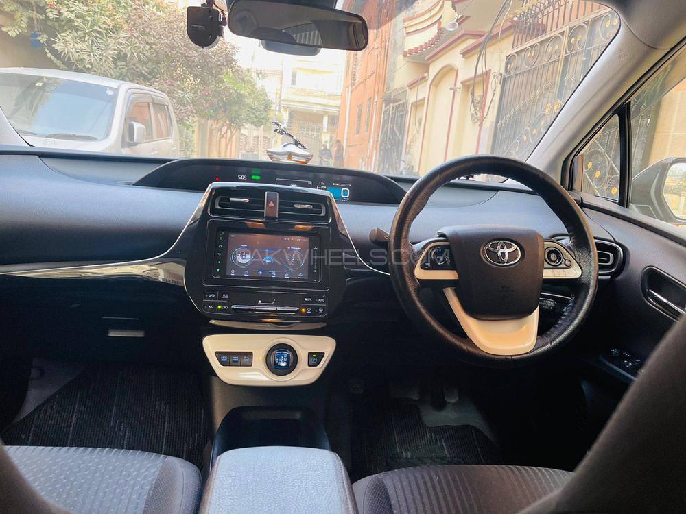 Toyota Prius 2016 for Sale in Sialkot Toyota Prius 2016 for Sale in Sialkot Image-8
