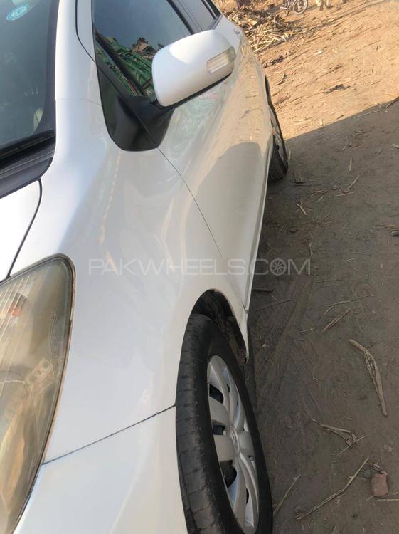 Toyota Vitz 2010 for Sale in Bhalwal Image-1
