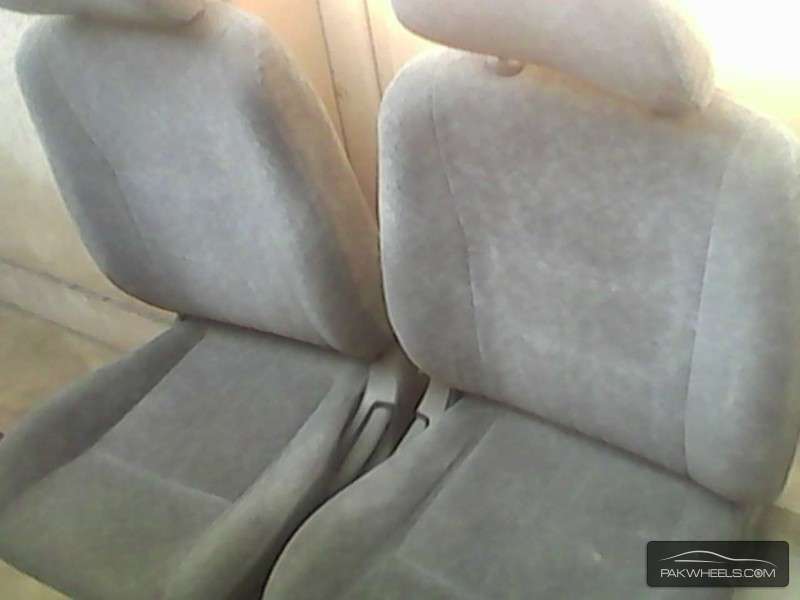 Nissan Front Seats Image-1
