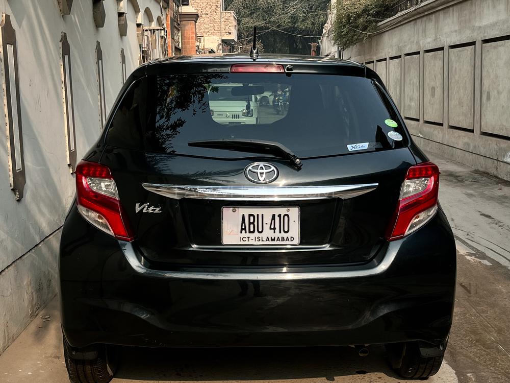 Toyota Vitz 2016 for Sale in Jhang Image-1