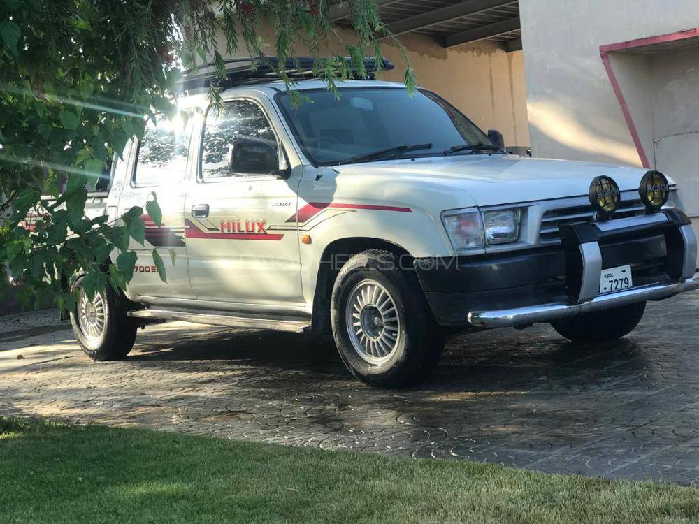 Toyota Hilux 2000 for Sale in Dera ismail khan Image-1