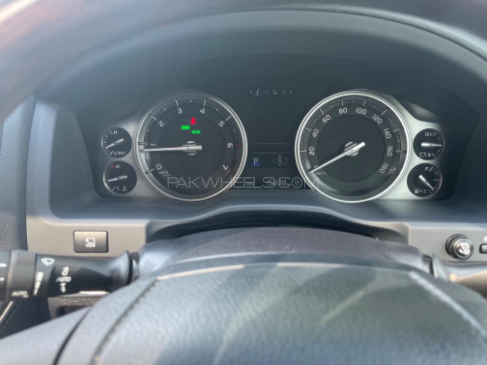 Toyota Land Cruiser 2016 for Sale in Lahore Toyota Land Cruiser 2016 for Sale in Lahore Image-10