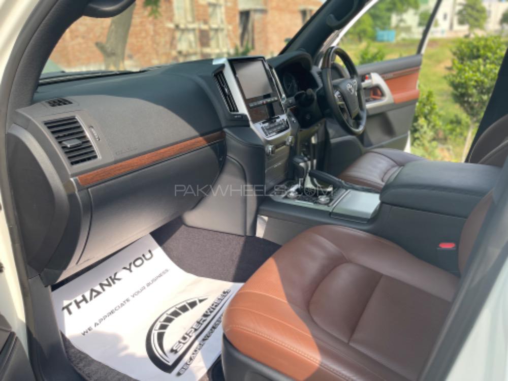 Toyota Land Cruiser 2016 for Sale in Lahore Toyota Land Cruiser 2016 for Sale in Lahore Image-15
