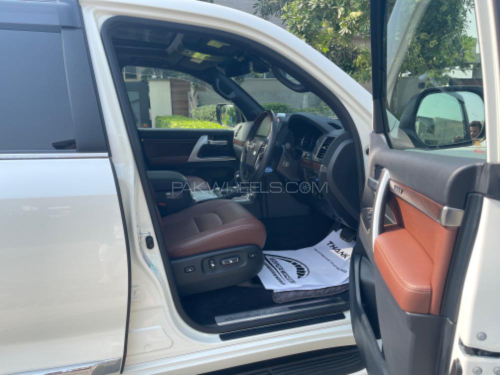 Toyota Land Cruiser 2016 for Sale in Lahore Toyota Land Cruiser 2016 for Sale in Lahore Image-2