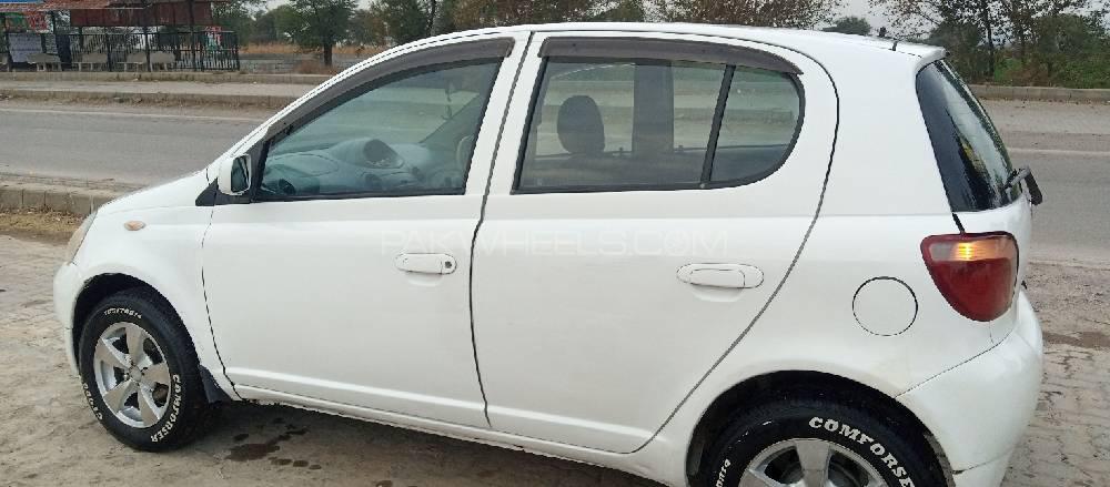 Toyota Vitz 2000 for Sale in Karak Image-1