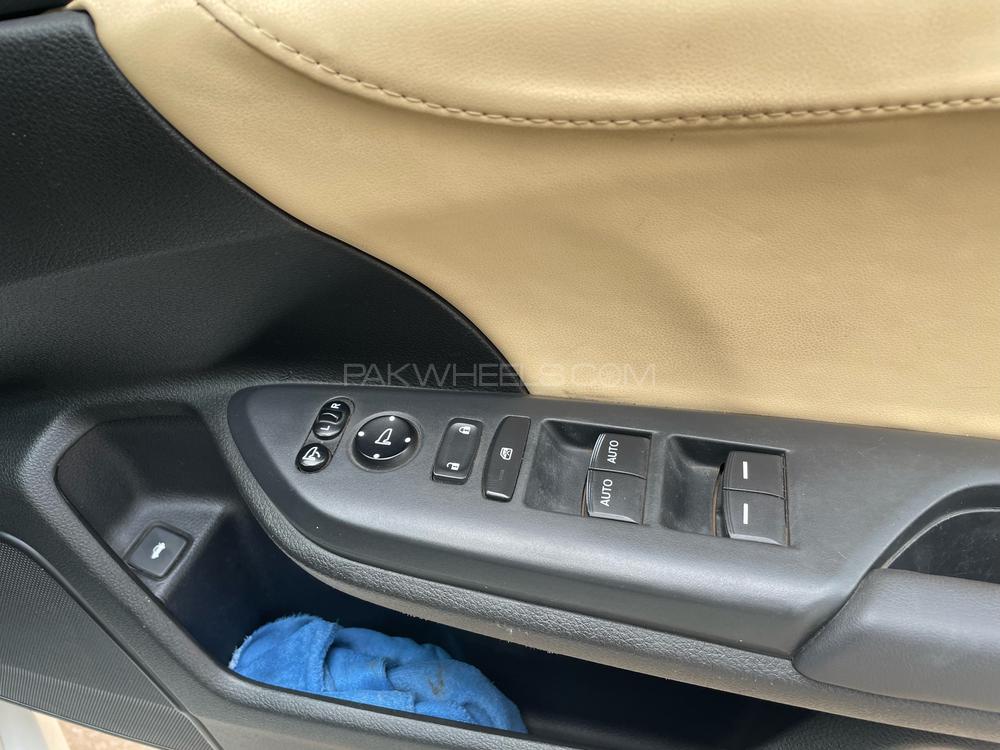 Honda Civic 2016 for Sale in Multan Honda Civic 2016 for Sale in Multan Image-16