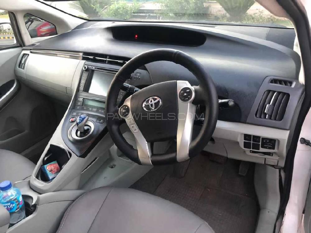 Toyota Prius 2010 for Sale in Lahore Toyota Prius 2010 for Sale in Lahore Image-4