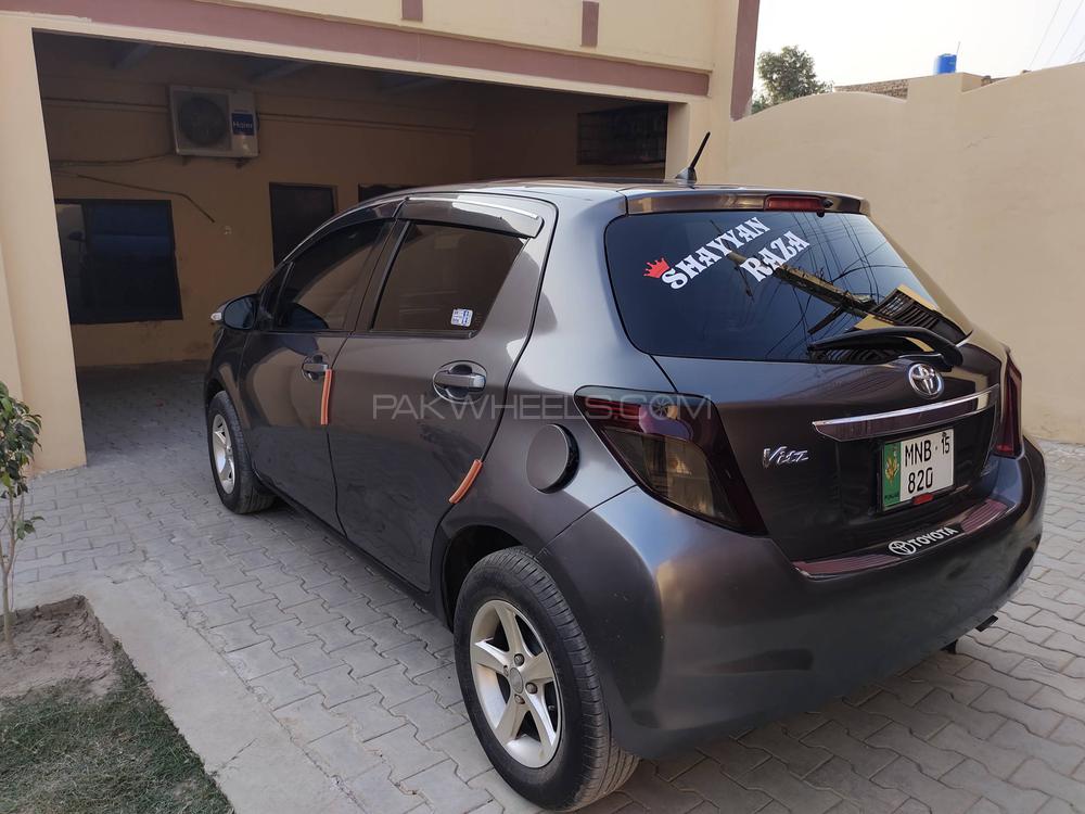 Toyota Vitz 2015 for Sale in Layyah Image-1