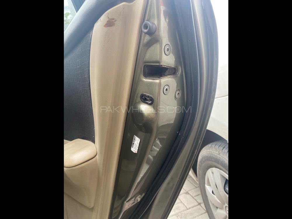 Toyota Corolla 2004 for Sale in Lahore Toyota Corolla 2004 for Sale in Lahore Image-16