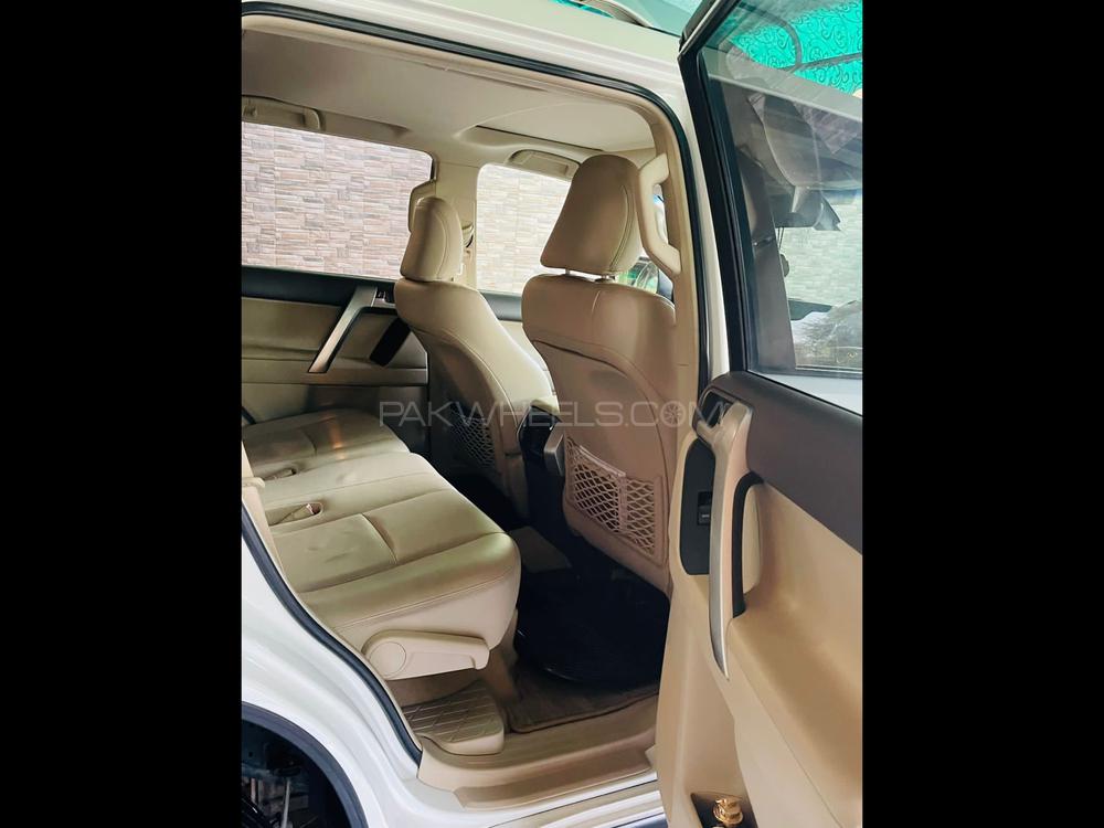 Toyota Prado 2017 for Sale in Lahore Toyota Prado 2017 for Sale in Lahore Image-4