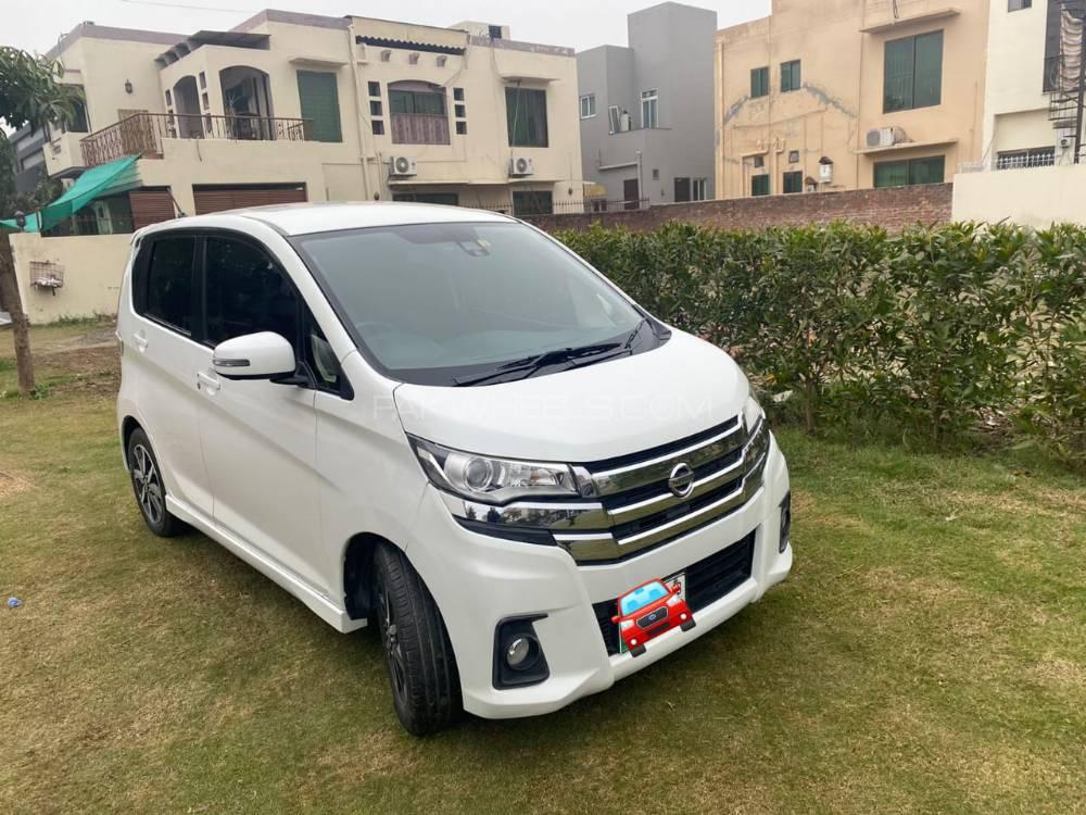 Nissan Dayz Highway Star 2017 for Sale in Lahore Nissan Dayz Highway Star 2017 for Sale in Lahore Image-3