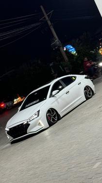 Hyundai Elantra - 2021