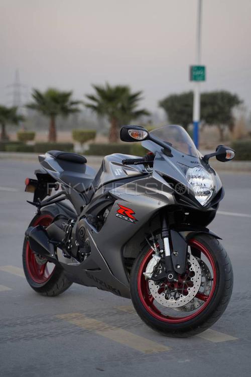 سوزوکی GSX-R600 2018 for Sale سوزوکی GSX-R600 2018 for Sale Image-2