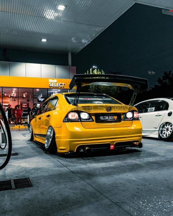 Honda Civic - 2009 Bumblebee  Image-1