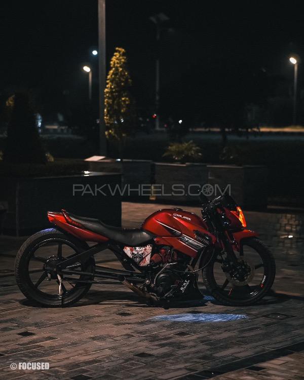 Yamaha YBR 125 - 2016 Brutal Image-1