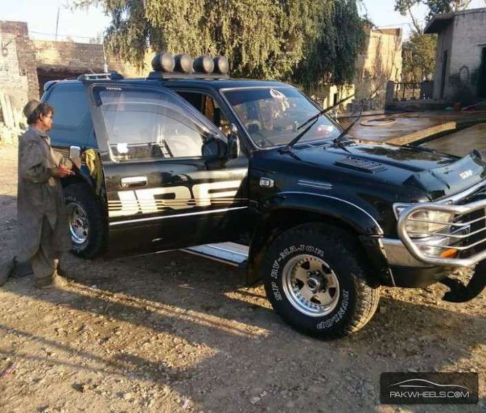 Toyota Hilux 1993 for Sale in Multan Image-1