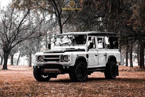 Land Rover Defender - 2011