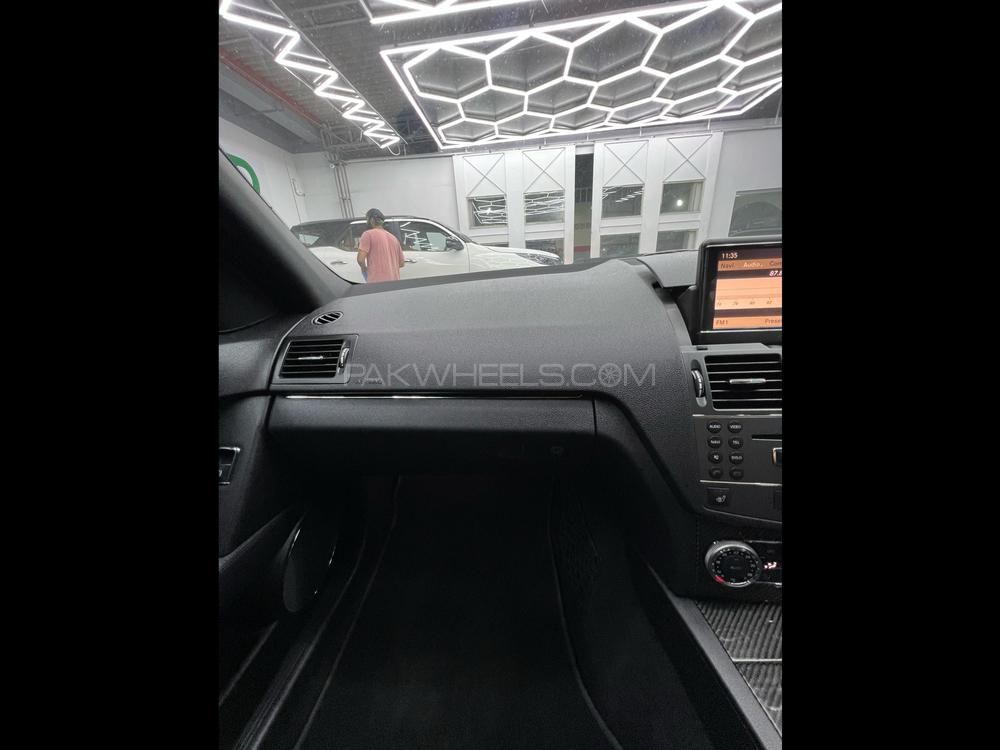 Mercedes Benz C Class 2010 for Sale in Karachi Mercedes Benz C Class 2010 for Sale in Karachi Image-10