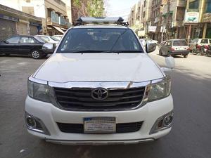Toyota Hilux Vigo Champ GX 2016 for Sale in Lahore