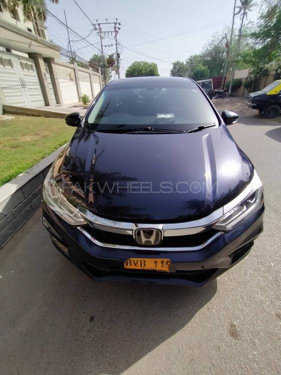 Honda Grace Hybrid 2017 for Sale in Karachi Image-1