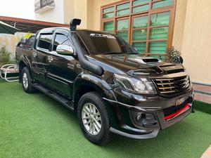 Toyota Hilux D-4D Automatic 2013 for Sale in Karachi