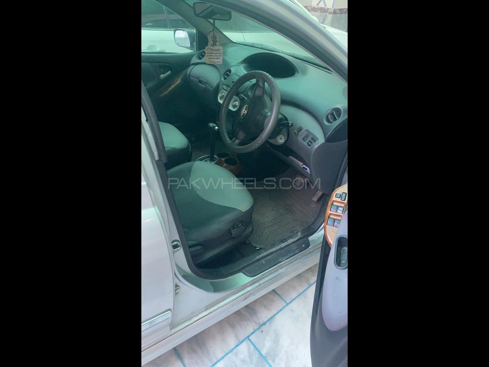 Toyota Vitz 2004 for Sale in Peshawar Toyota Vitz 2004 for Sale in Peshawar Image-3