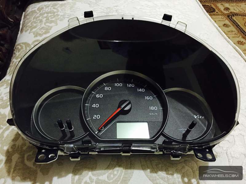 Speedometer Vitz 2013 Image-1