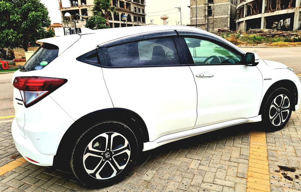 Honda Vezel 2016 for Sale in Islamabad Image-1