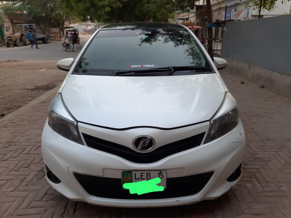 Toyota Vitz 2015 for Sale in Tandiliyawala Image-1