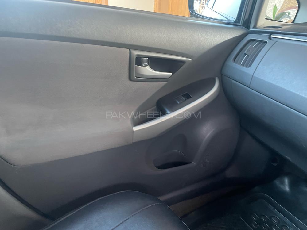 Toyota Prius 2011 for Sale in Lahore Toyota Prius 2011 for Sale in Lahore Image-12
