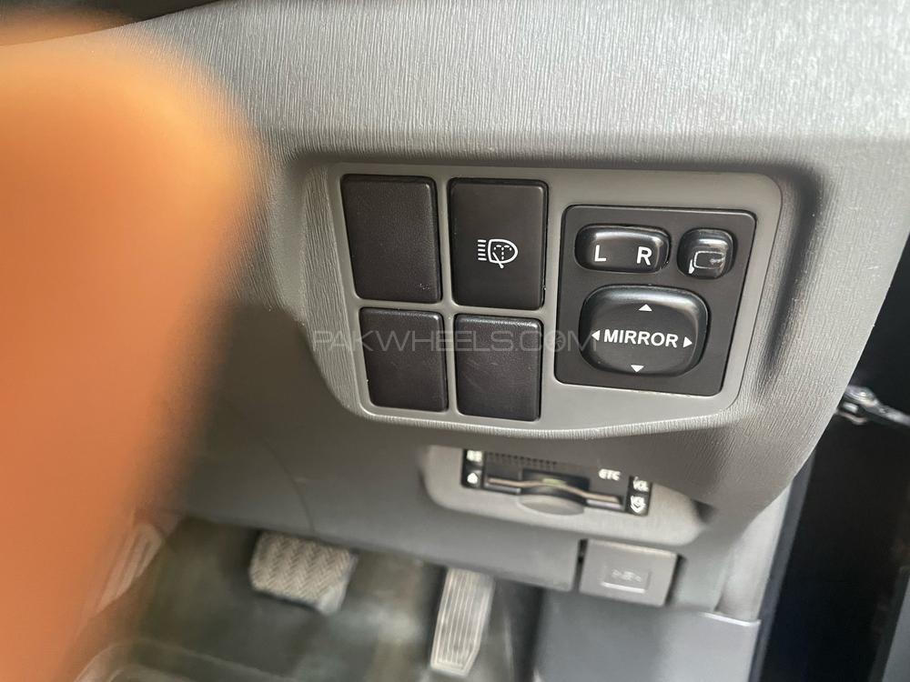 Toyota Prius 2011 for Sale in Lahore Toyota Prius 2011 for Sale in Lahore Image-15