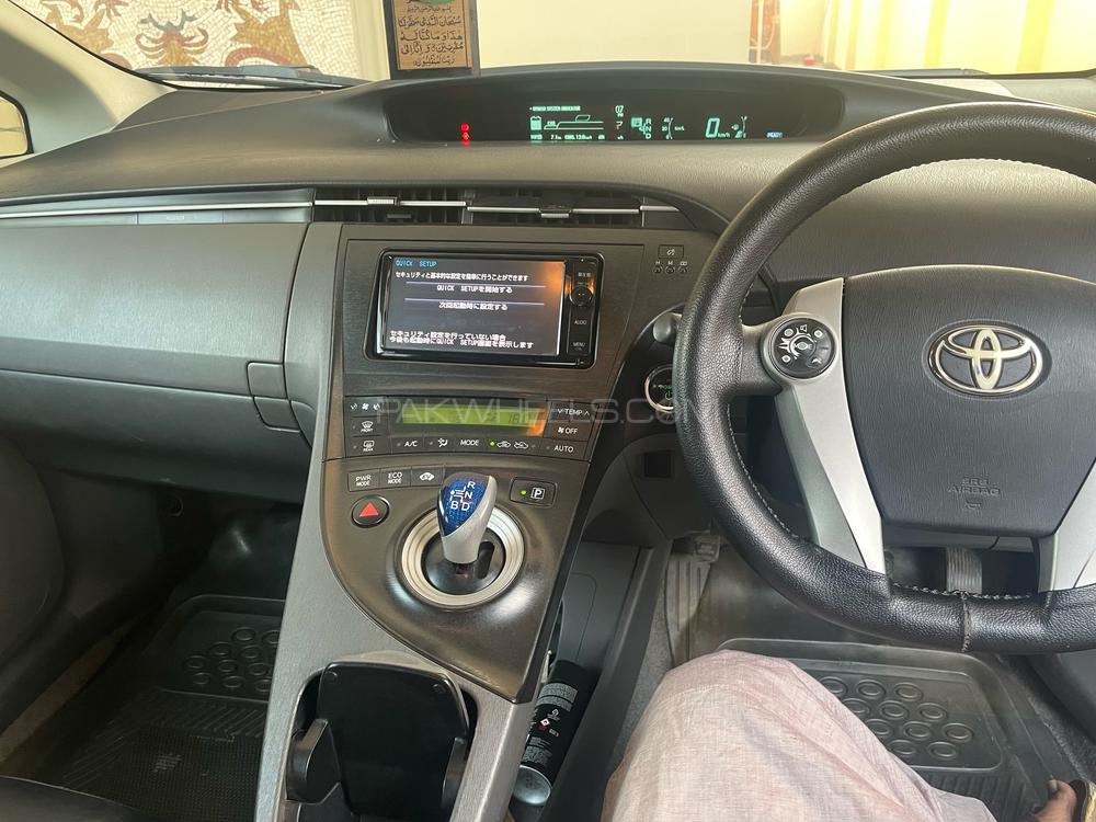 Toyota Prius 2011 for Sale in Lahore Toyota Prius 2011 for Sale in Lahore Image-16