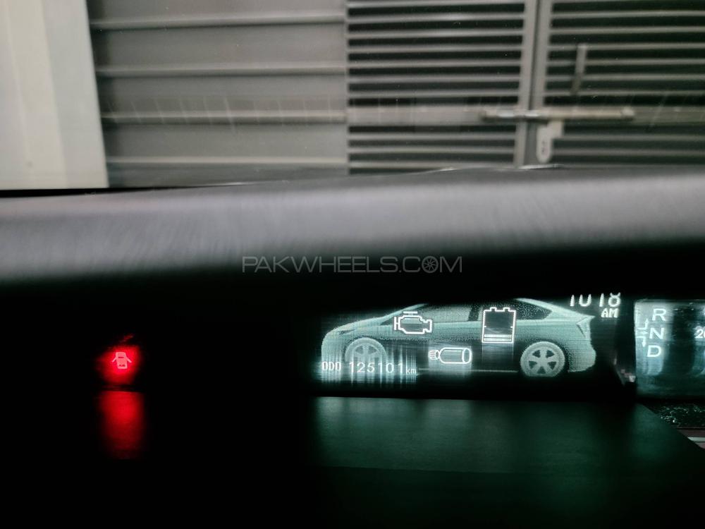 Toyota Prius 2012 for Sale in Lahore Toyota Prius 2012 for Sale in Lahore Image-10