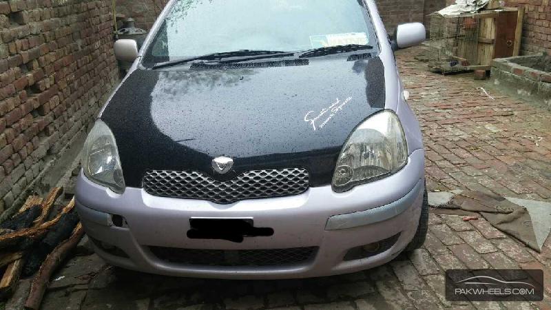Toyota Vitz 2004 for Sale in Lahore Image-1