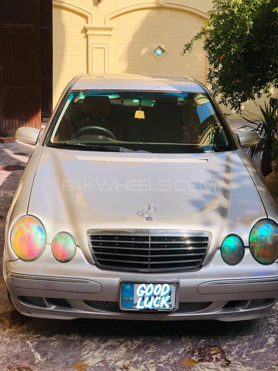 Mercedes Benz E Class 2001 for Sale in Peshawar Image-1