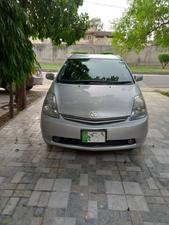 Toyota Prius 2010 for Sale in Lahore