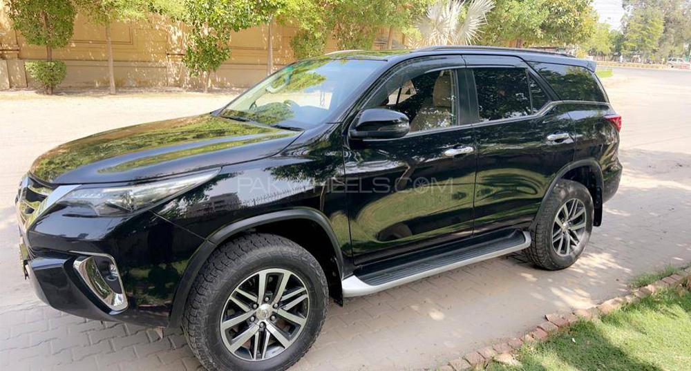 Toyota Fortuner 2019 for Sale in Mardan Image-1