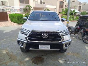 Toyota Hilux D-4D Automatic 2015 for Sale in Karachi