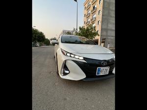 Toyota Prius PHV (Plug In Hybrid) 2017 for Sale in Lahore