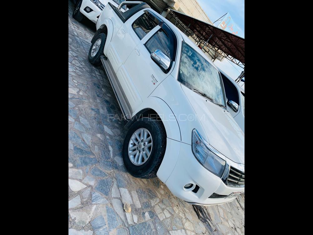 Toyota Hilux 2016 for Sale in Peshawar Toyota Hilux 2016 for Sale in Peshawar Image-4
