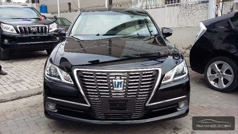 Toyota Crown 2013 for Sale in Lahore Image-1