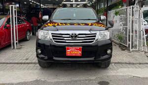Toyota Hilux D-4D 2014 for Sale in Lahore
