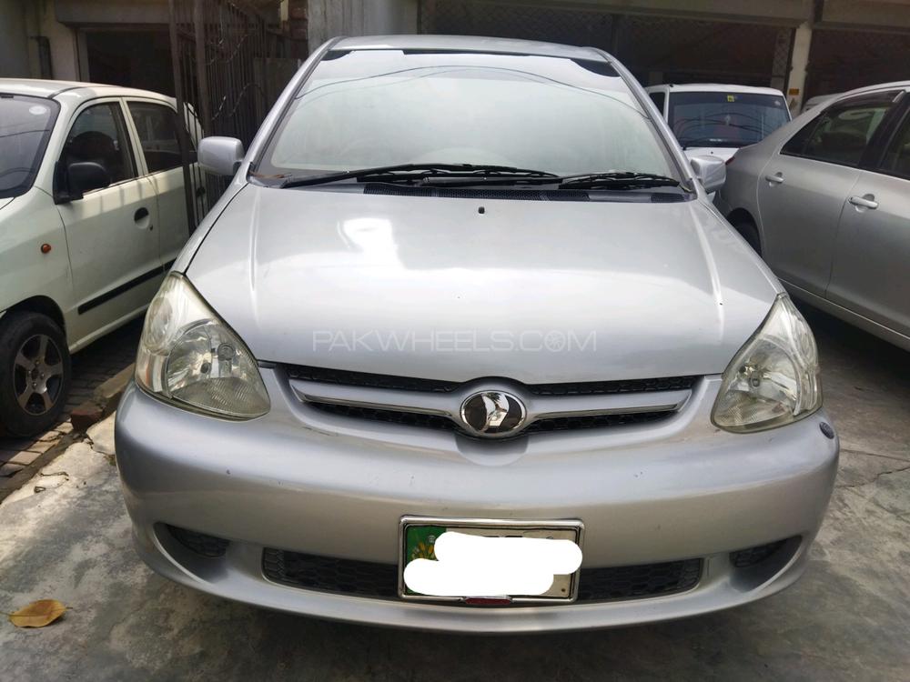 Toyota platz 2005