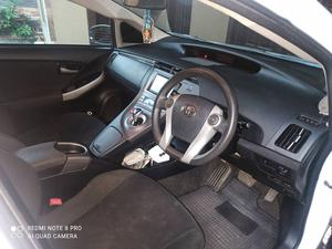 Toyota Prius S LED Edition 1.8 2013 for Sale in Sargodha