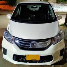 Honda Freed Hybrid 2011 for Sale in Karachi