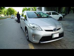 Toyota Prius L 1.8 2014 for Sale in Rawalpindi