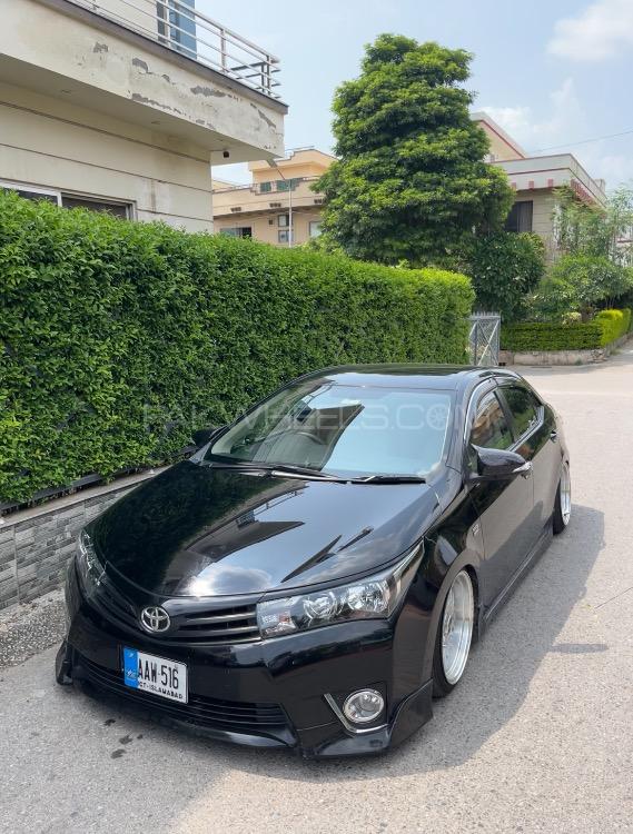 Toyota Corolla - 2016 Black beauty  Image-1