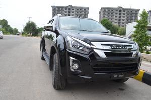 Isuzu D-Max V-Cross Automatic 3.0 2022 for Sale in Islamabad